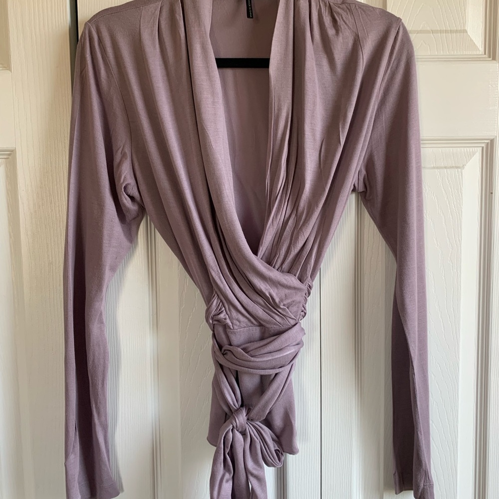 Sandra Angelozzi | Medium | Lilac v-neck long double tie wrap top flare